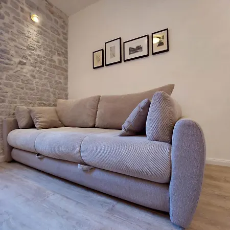 Apartment Palace *