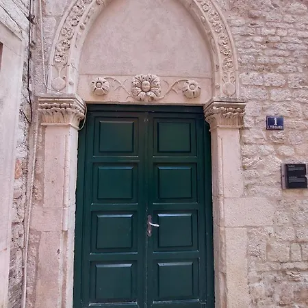 Apartment Palace *