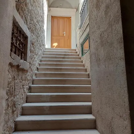 Palace 公寓 希贝尼克