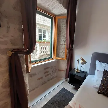 Apartment Palace *