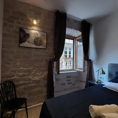 Palace Apartment *