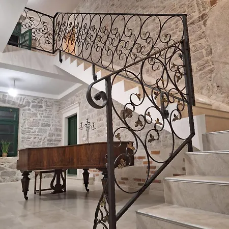 Palace * Šibenik