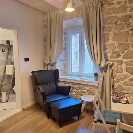 Apartment Palace