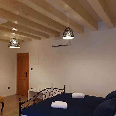 Palace Apartment *